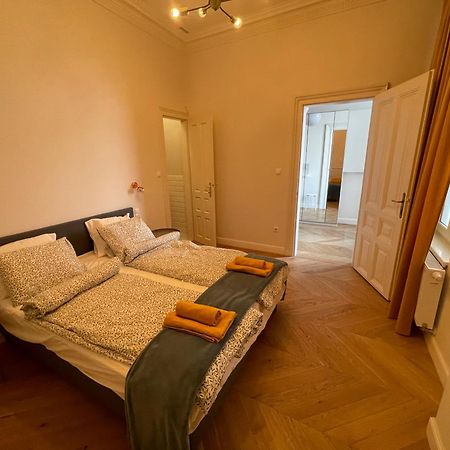 City Center 3, Elegant And Cozy 2Br In City Center! Budapest Luaran gambar