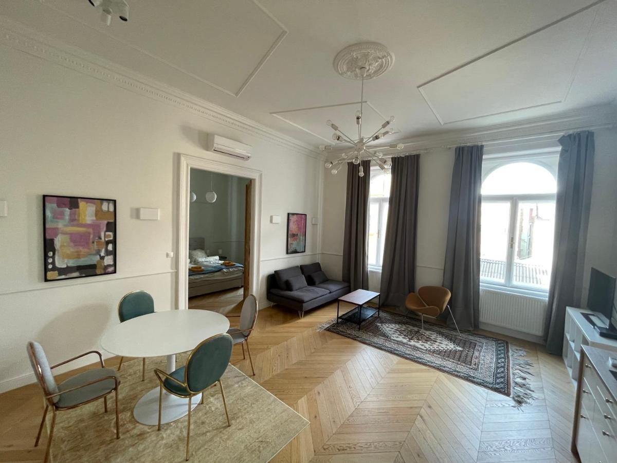 City Center 3, Elegant And Cozy 2Br In City Center! Budapest Luaran gambar