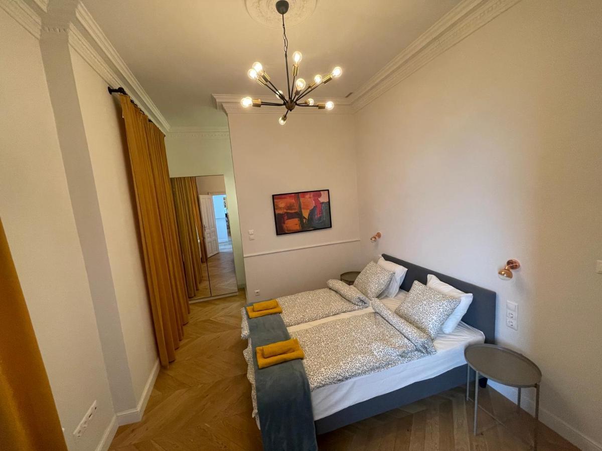 City Center 3, Elegant And Cozy 2Br In City Center! Budapest Luaran gambar