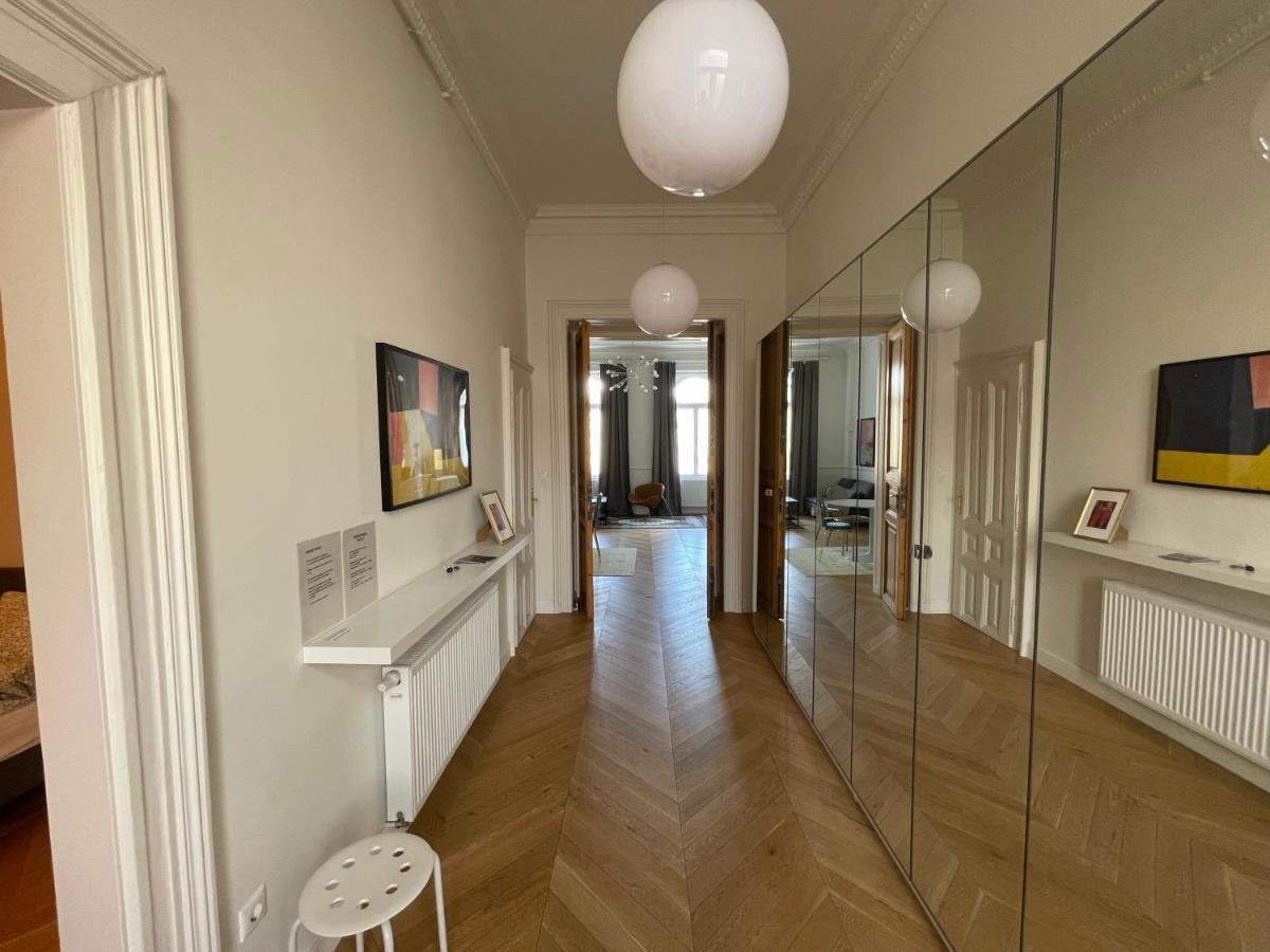 City Center 3, Elegant And Cozy 2Br In City Center! Budapest Luaran gambar